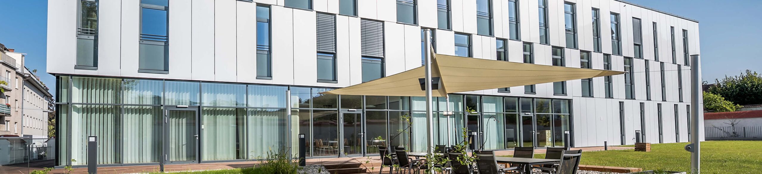 ©Architekten Maurer & Partner, Foto Tschank Plusenergiegebäude BH St. Pölten